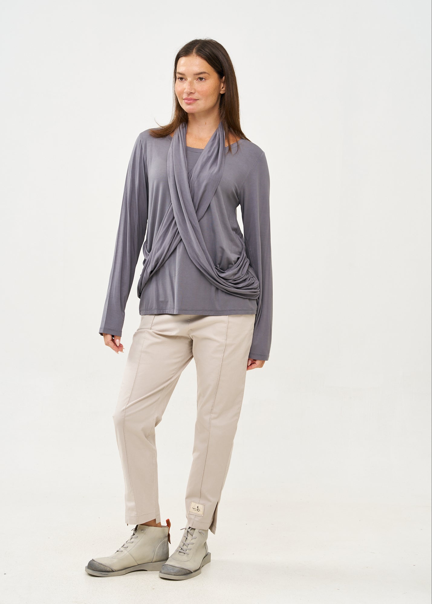 חולצה שרוול ארוך עם צעיף אפור כהה
