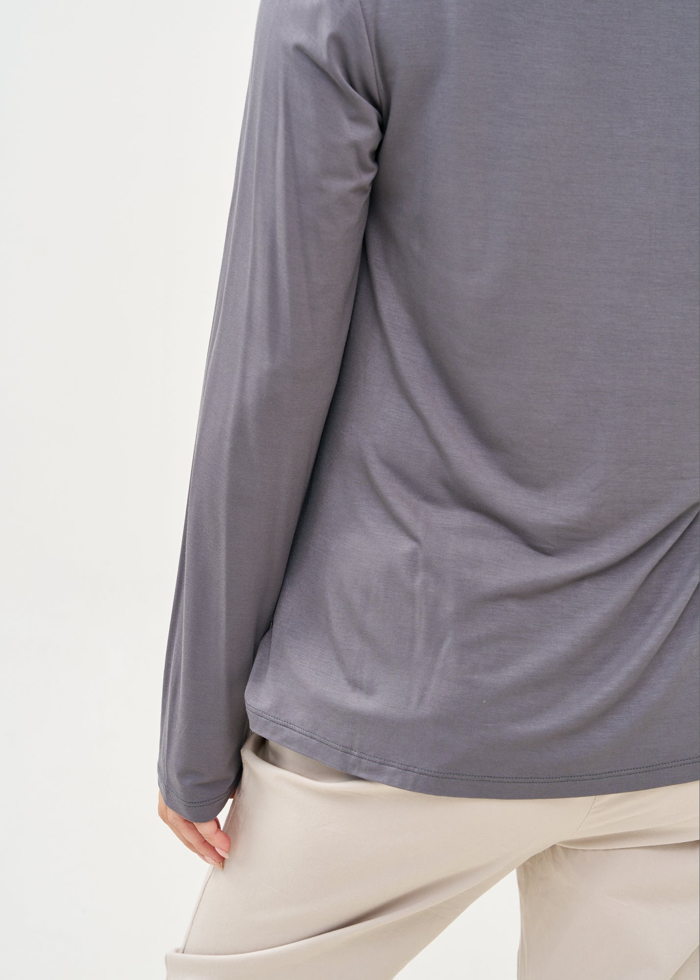 חולצה שרוול ארוך עם צעיף אפור כהה