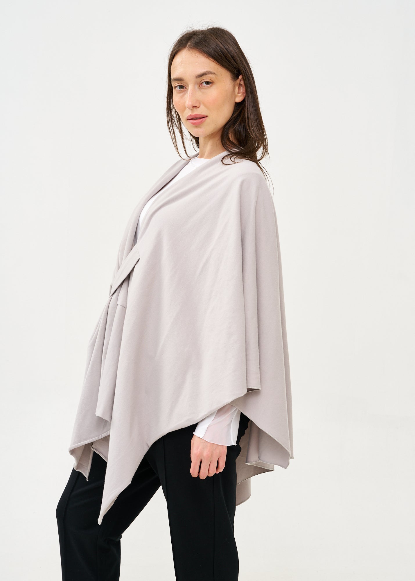 שכמייה עם סגירה אלכסונית אפור בהיר