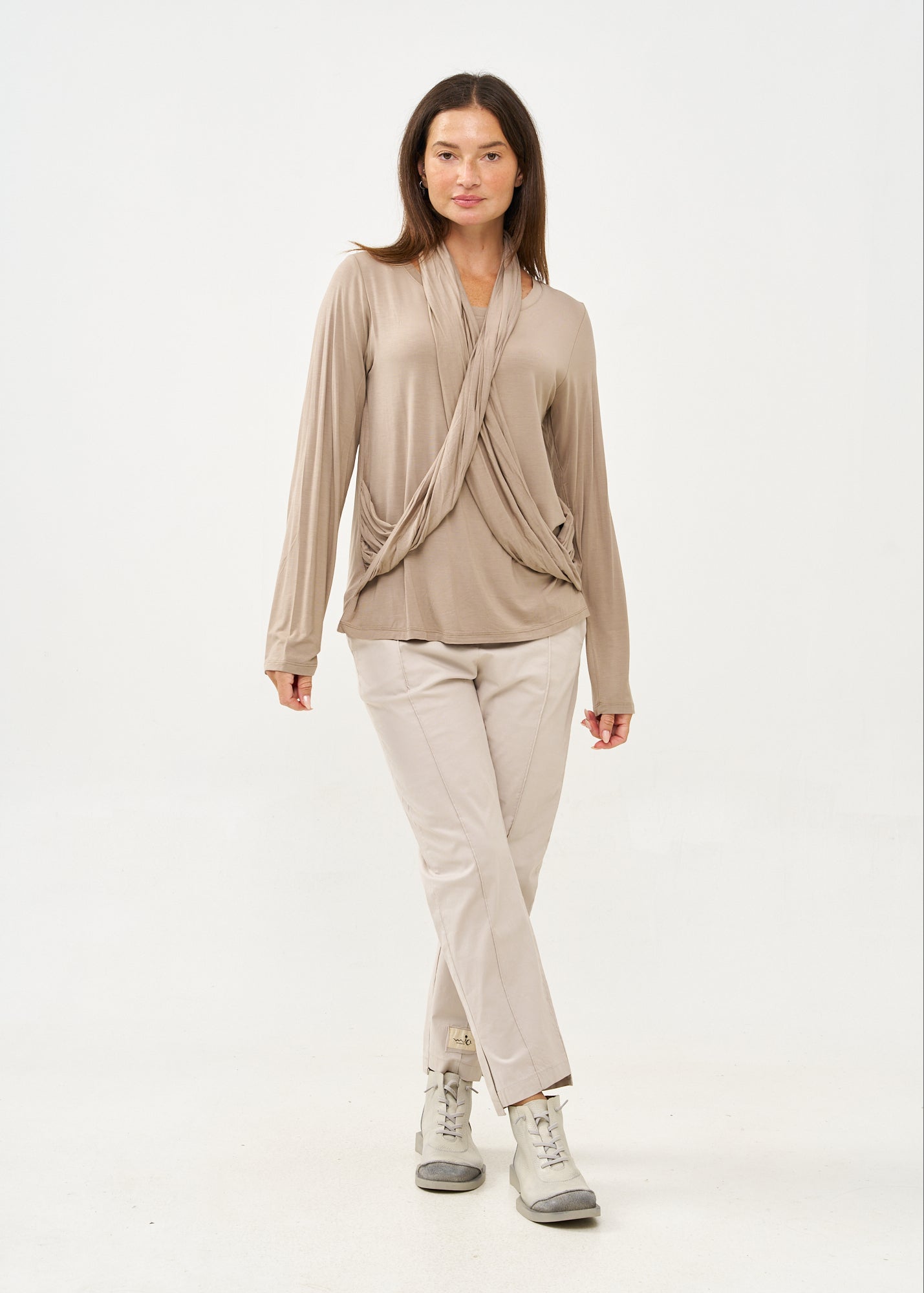 חולצה שרוול ארוך עם צעיף חום