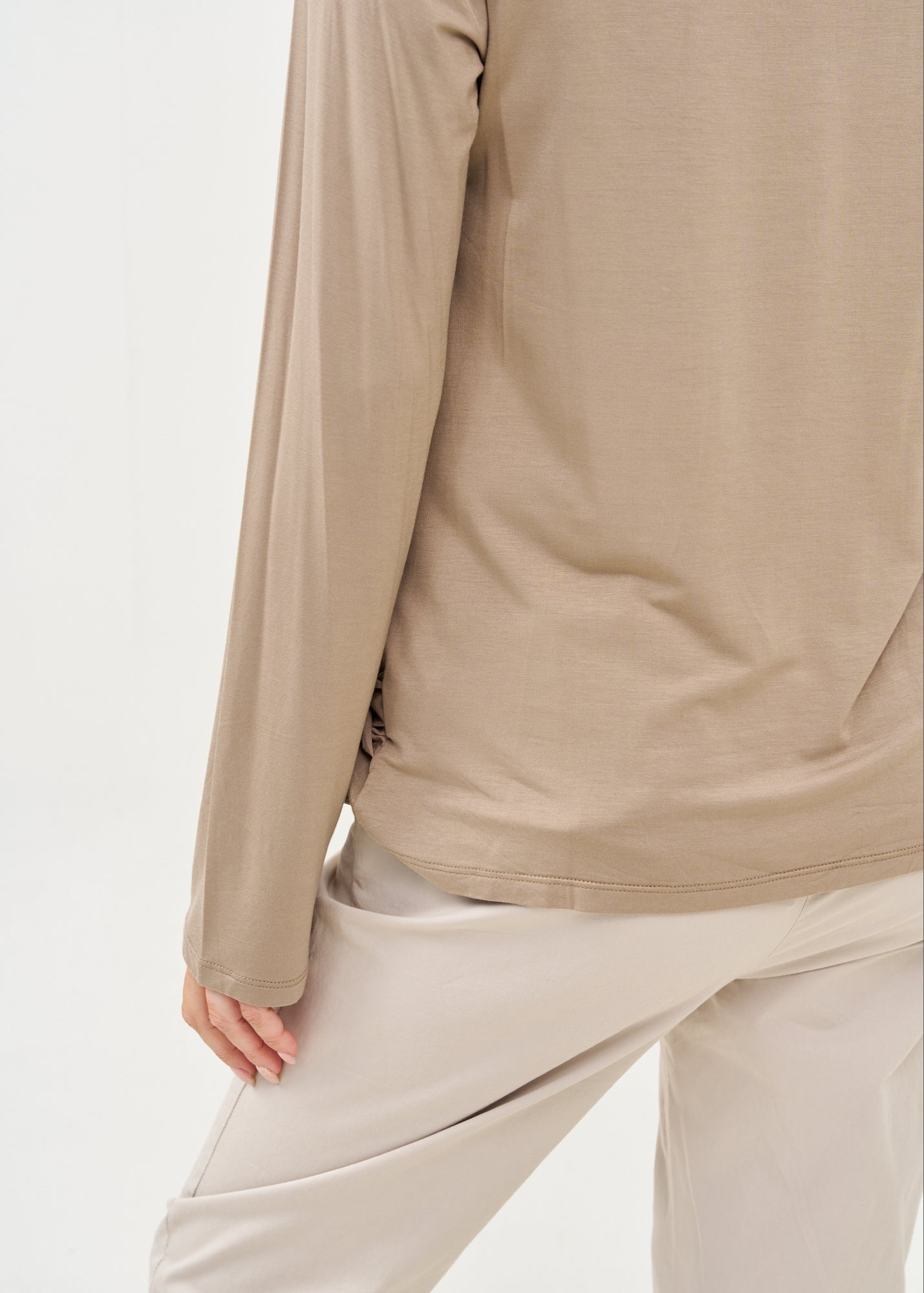 חולצה שרוול ארוך עם צעיף חום