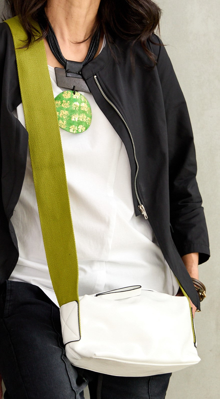 White wide strap rectangular leather bag