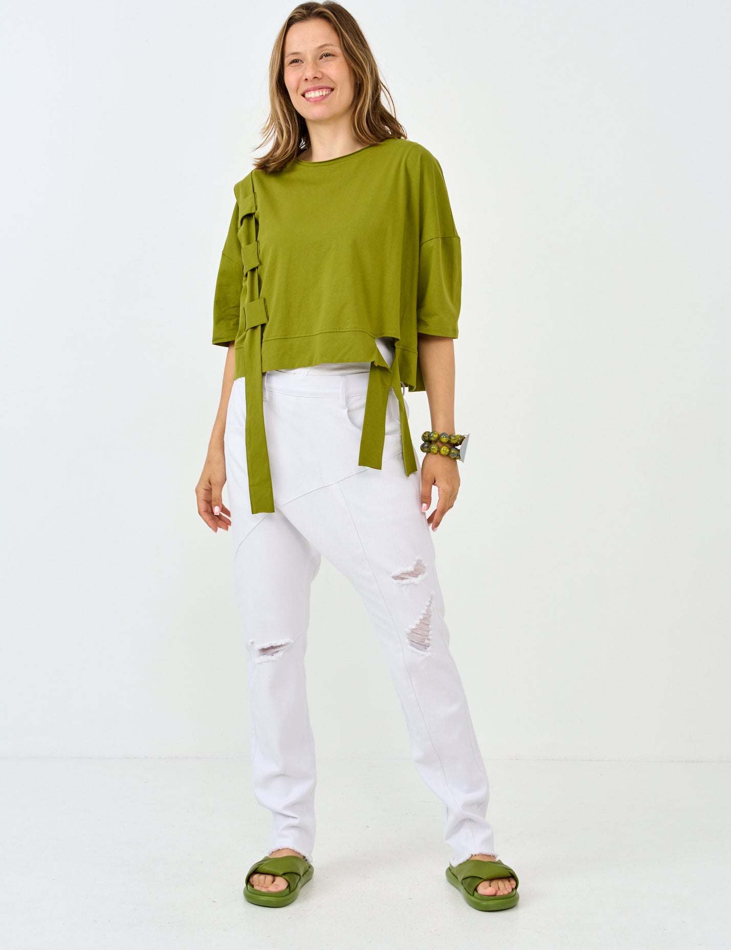 ג'ינס בוי חתכים אלכסוניים וקרעים לבן