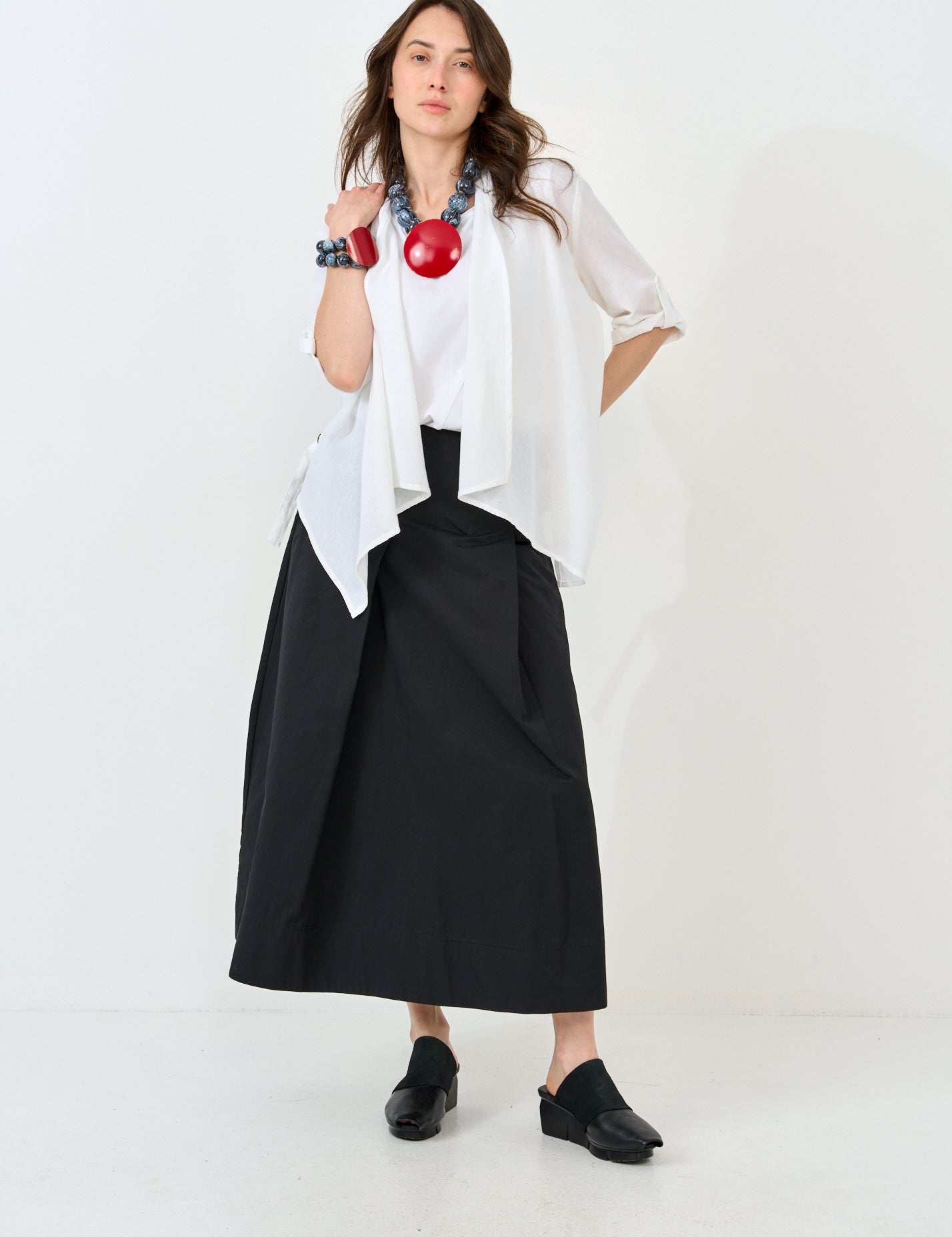 חצאית קפלים שחור