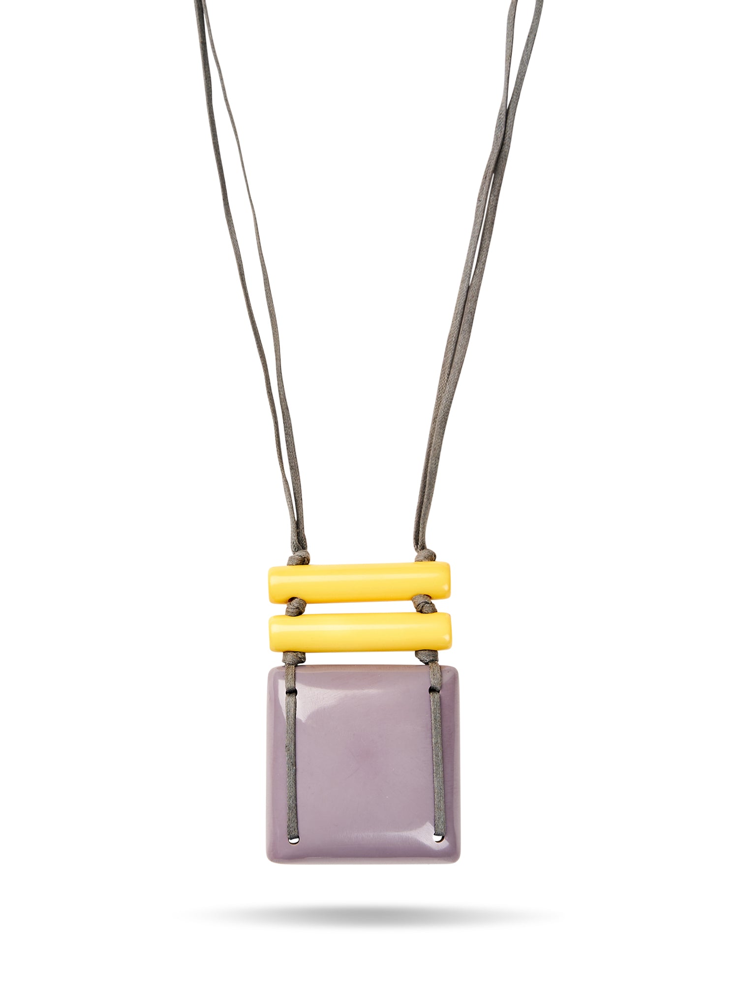 Square resin chain and two khaki rolls
