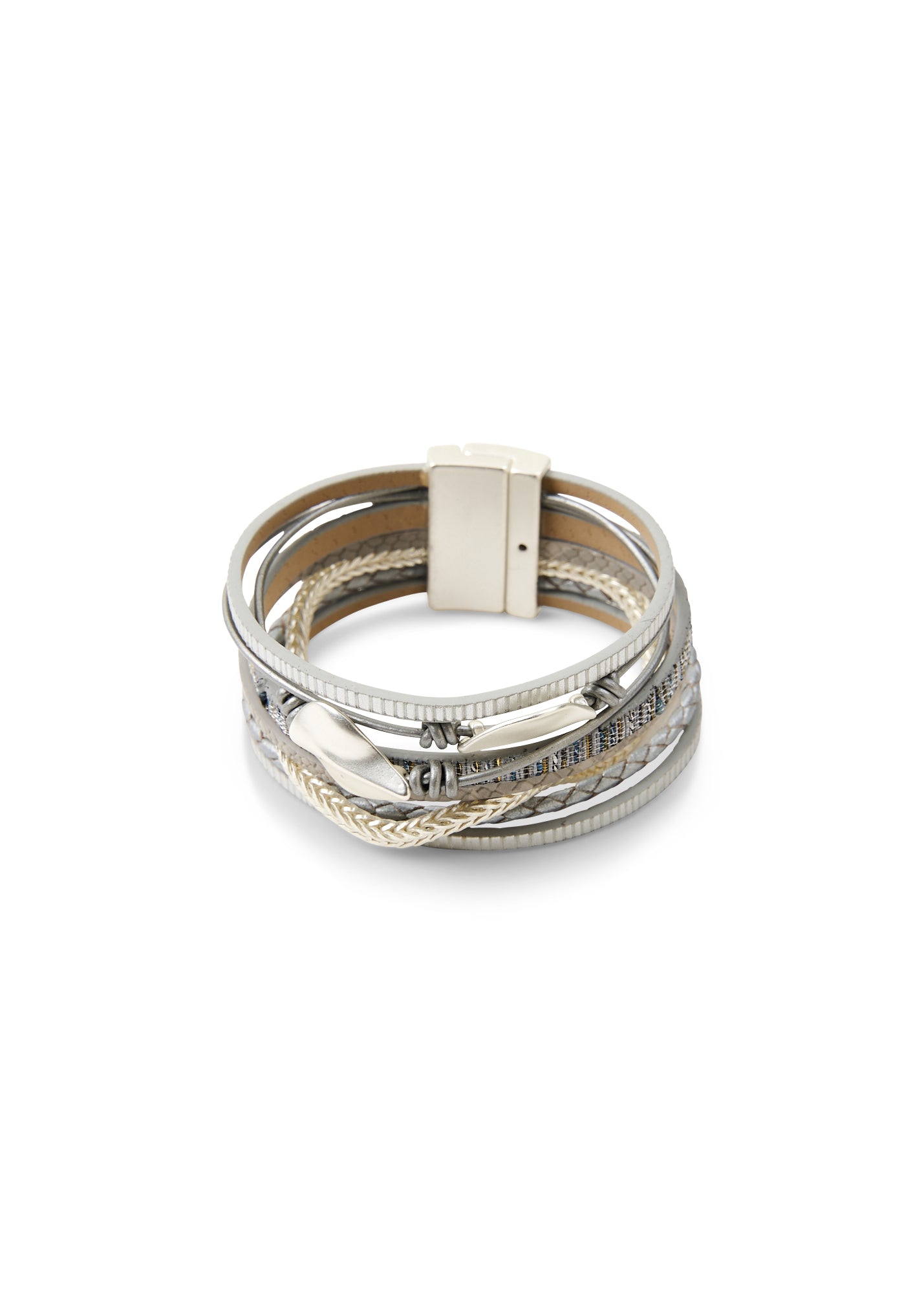 Bracelet combining leather straps and silver leaves
