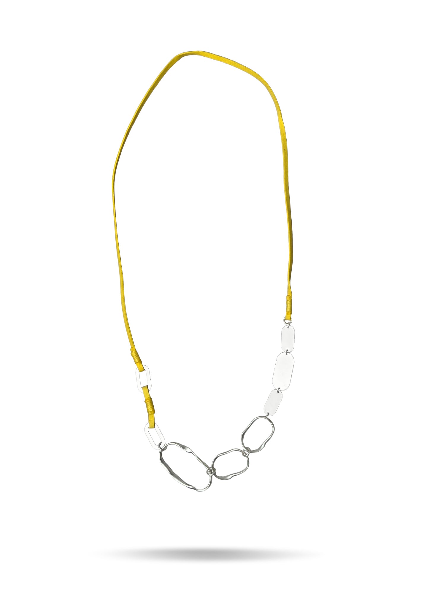 Long leather necklace combining different types of ovals, yellow