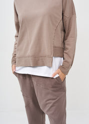 סווטשירט סיומת אסימטרית חום