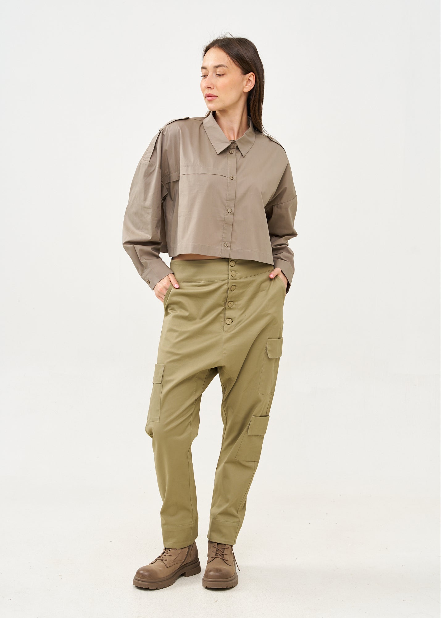 חולצה מכופתרת עם כותפת ארוכה אפור