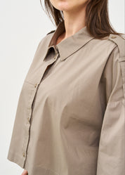 חולצה מכופתרת עם כותפת ארוכה אפור