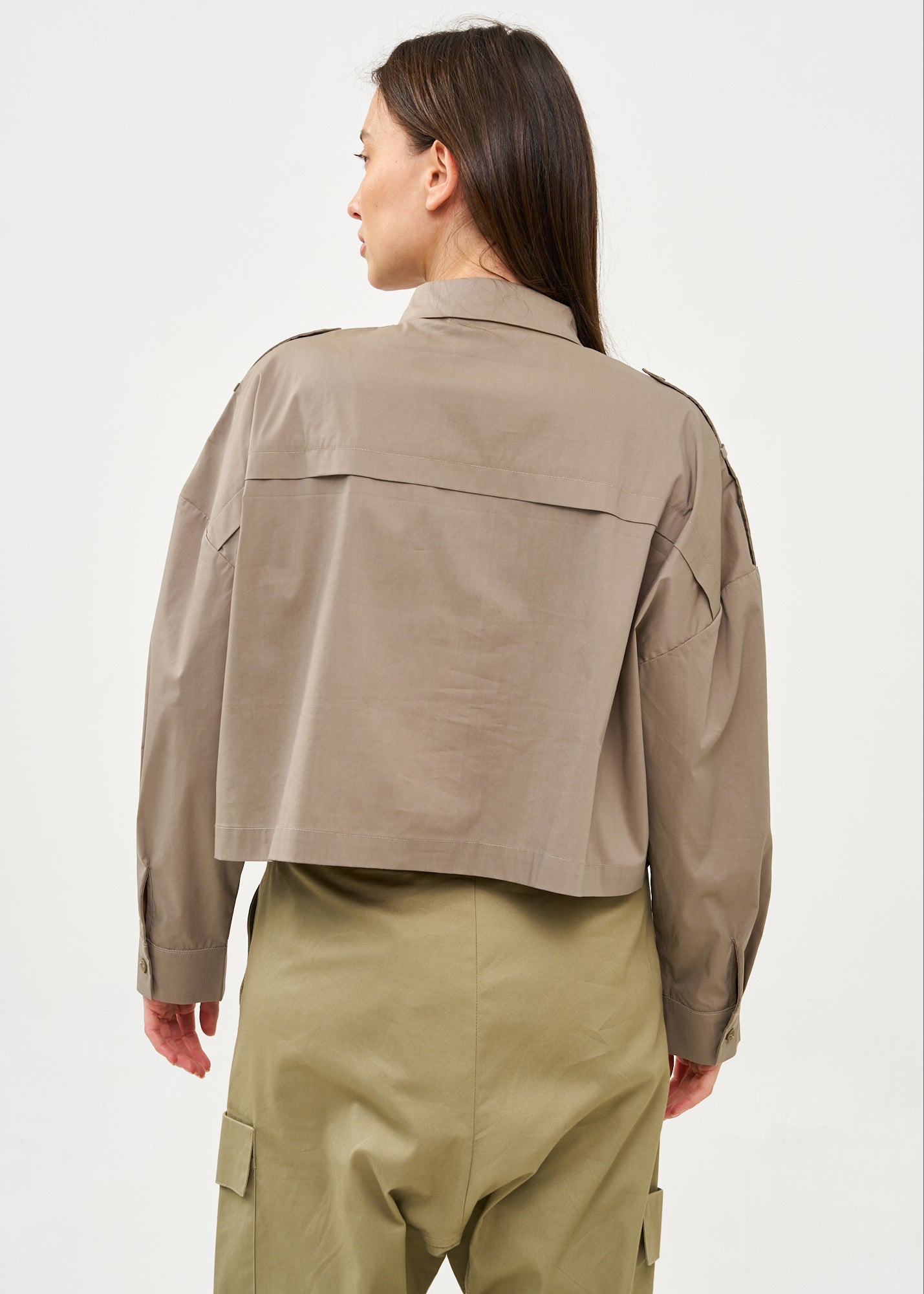 חולצה מכופתרת עם כותפת ארוכה אפור