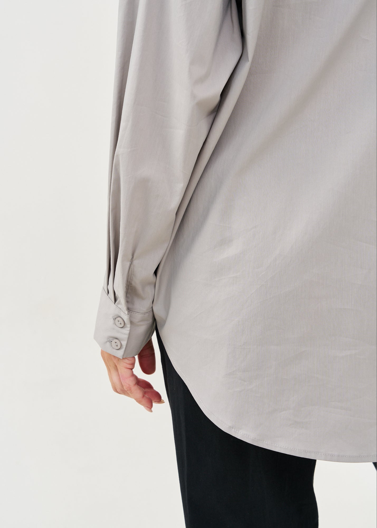 חולצה מכופתרת שילוב שני צבעים שחור