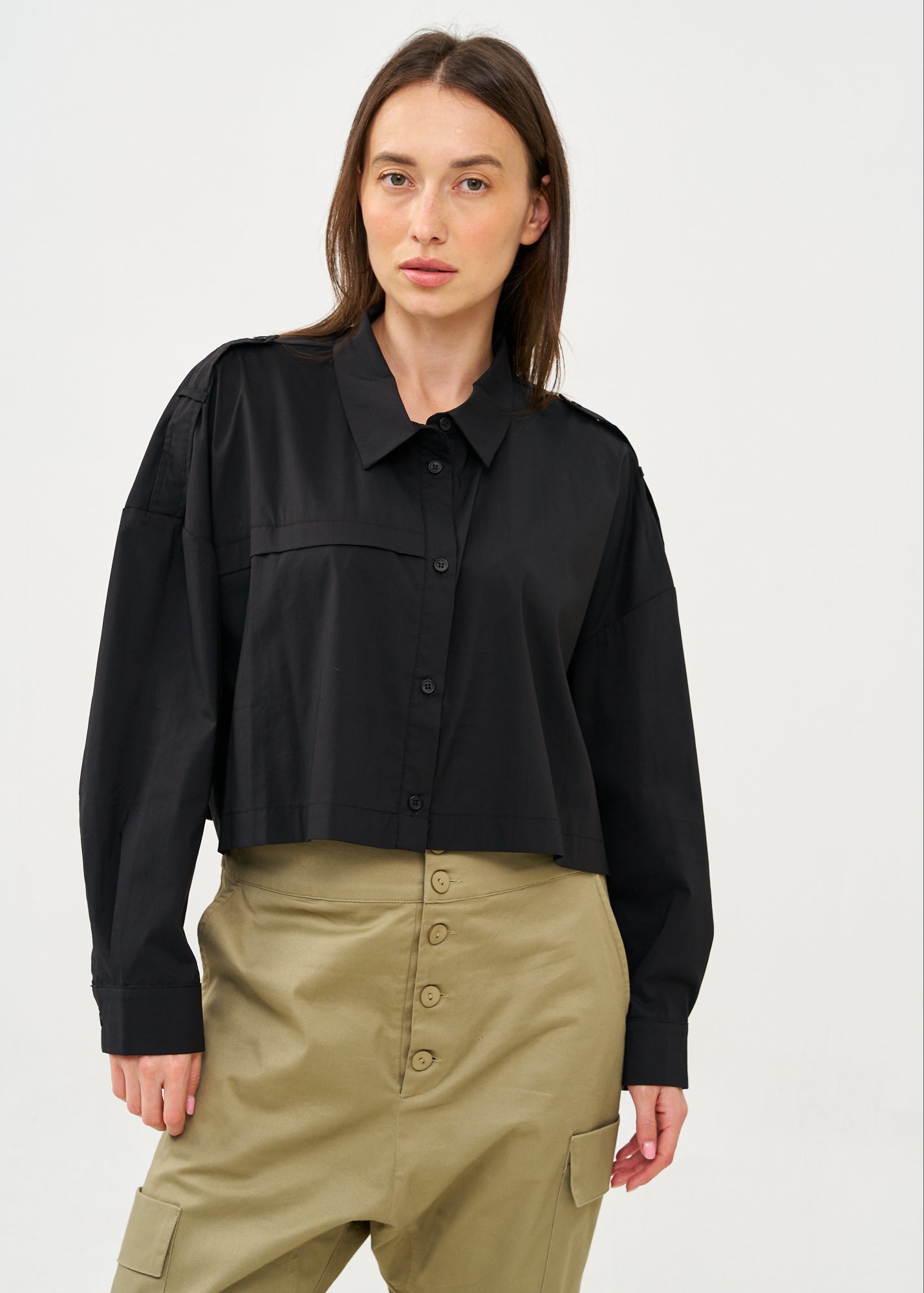 חולצה מכופתרת עם כותפת ארוכה שחור