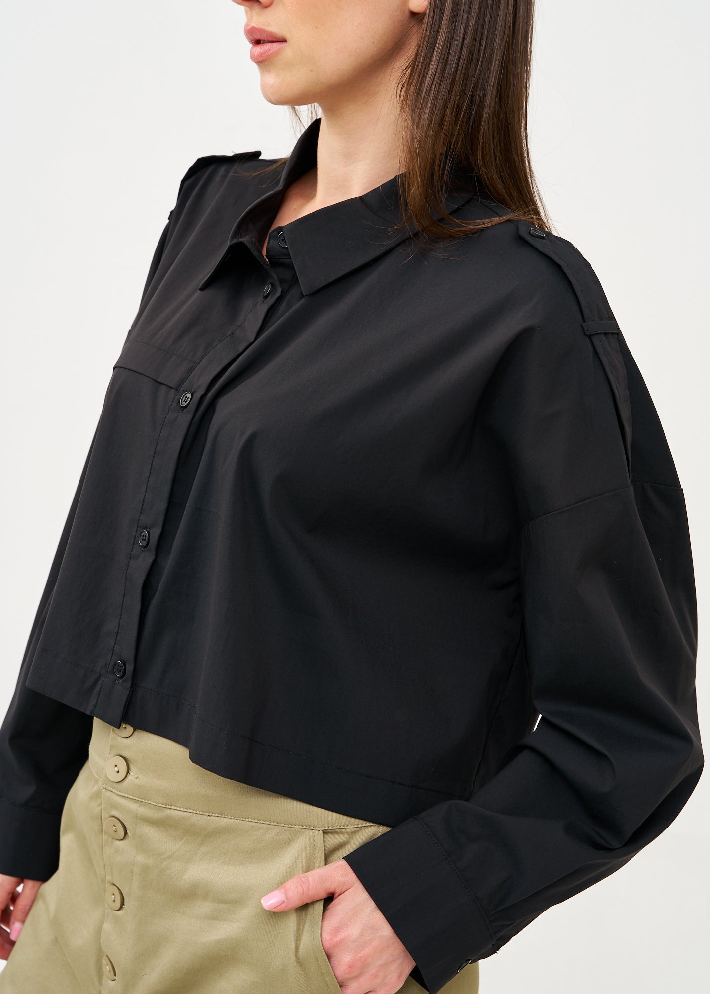 חולצה מכופתרת עם כותפת ארוכה שחור