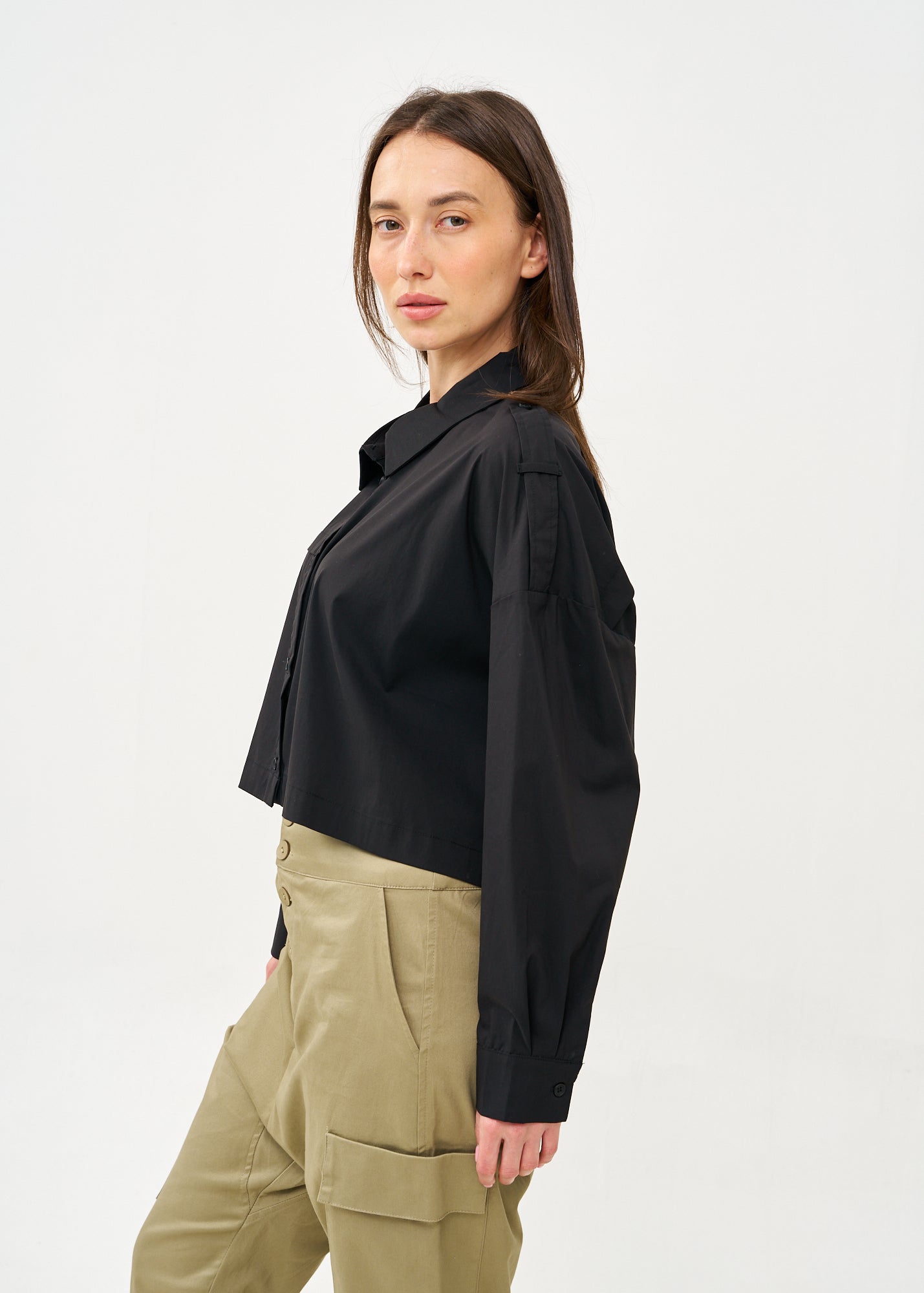 חולצה מכופתרת עם כותפת ארוכה שחור