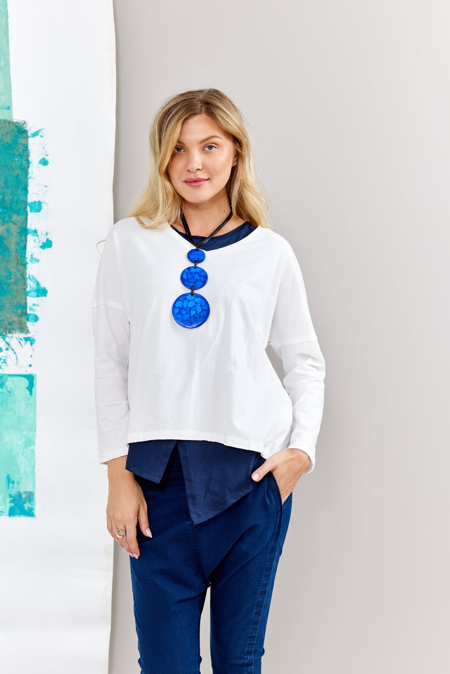 A chain of 3 resin circles on a blue thread