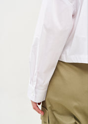 חולצה מכופתרת עם כותפת ארוכה לבן