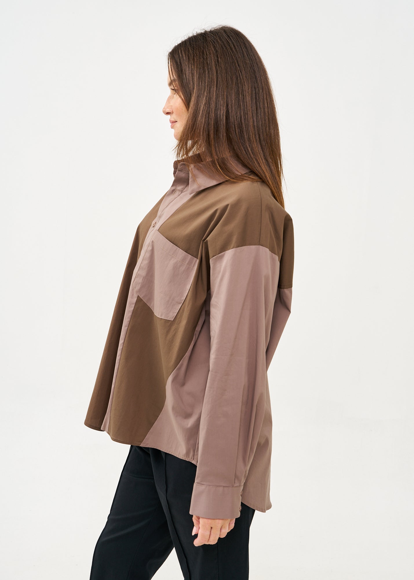 חולצה מכופתרת שילוב שני צבעים חום