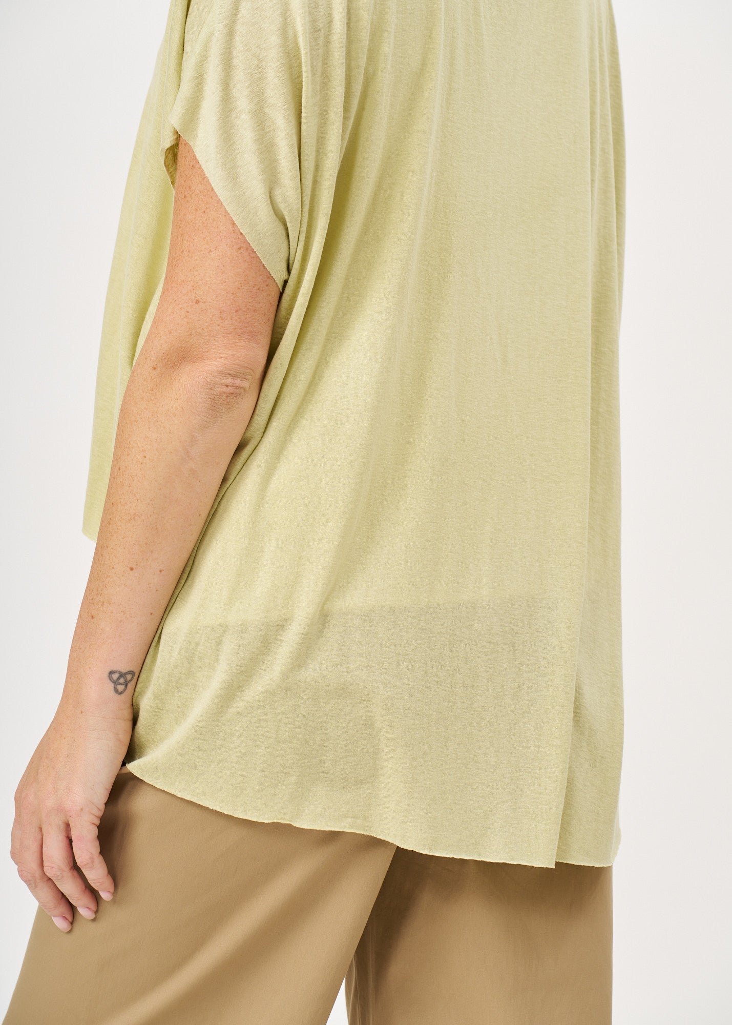 Light green slub fabric short shirt