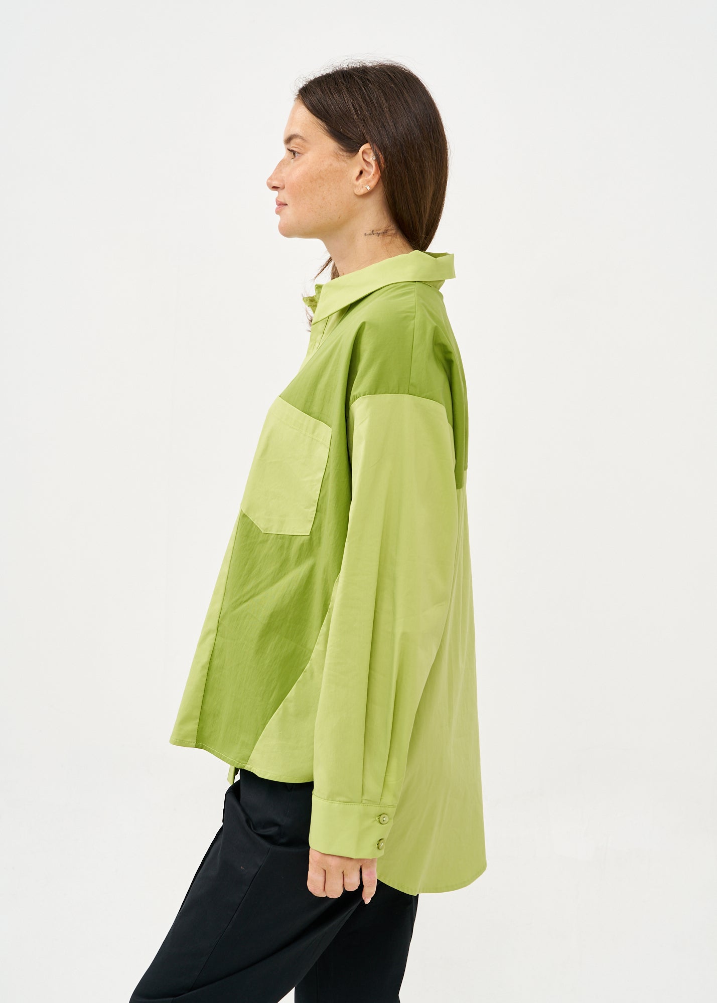 חולצה מכופתרת שילוב שני צבעים ירוק