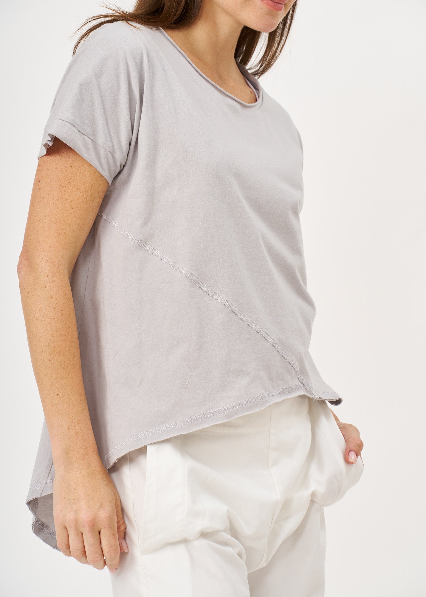 טוניקה שרוול קצר חתכים אלכסוניים אפור בהיר