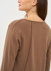 חולצה שרוול ארוך מפתח וי סריג דק חום