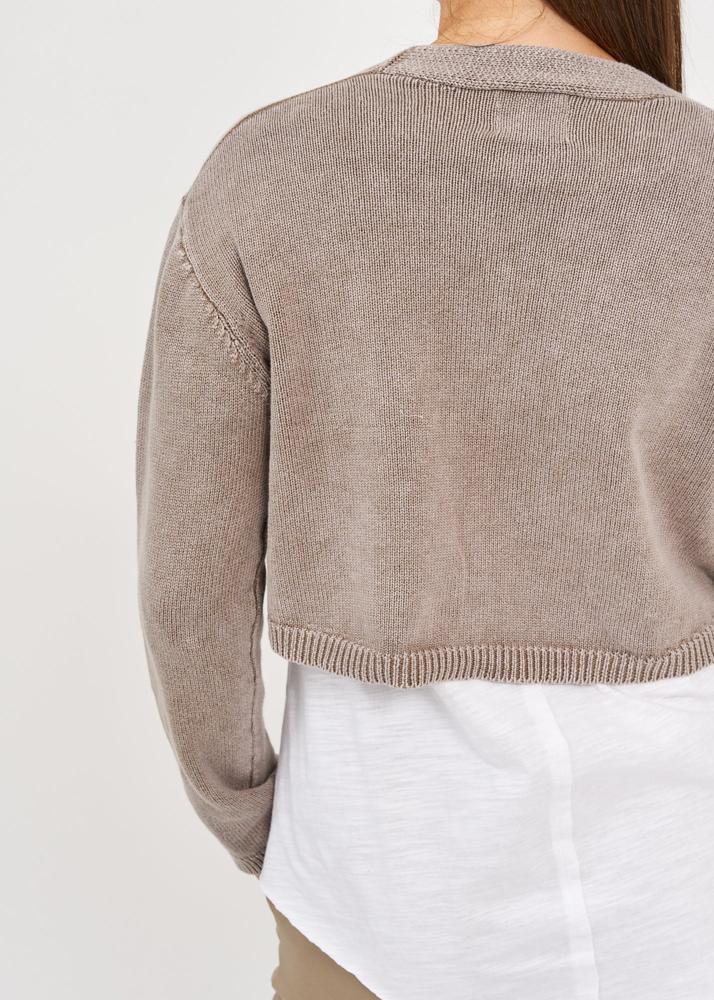 Three-button brown wash knit top