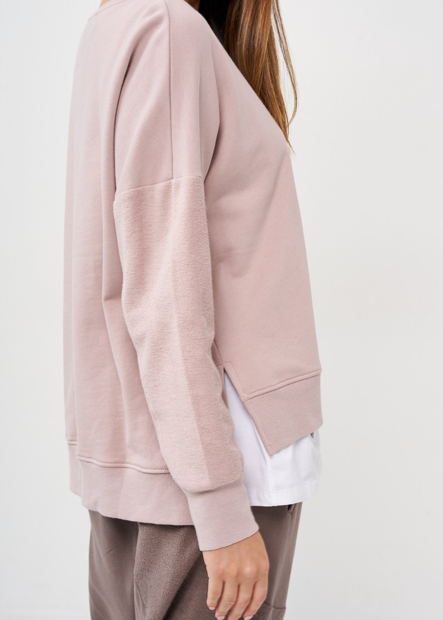 סווטשירט חצי הפוך עם ריב ורוד