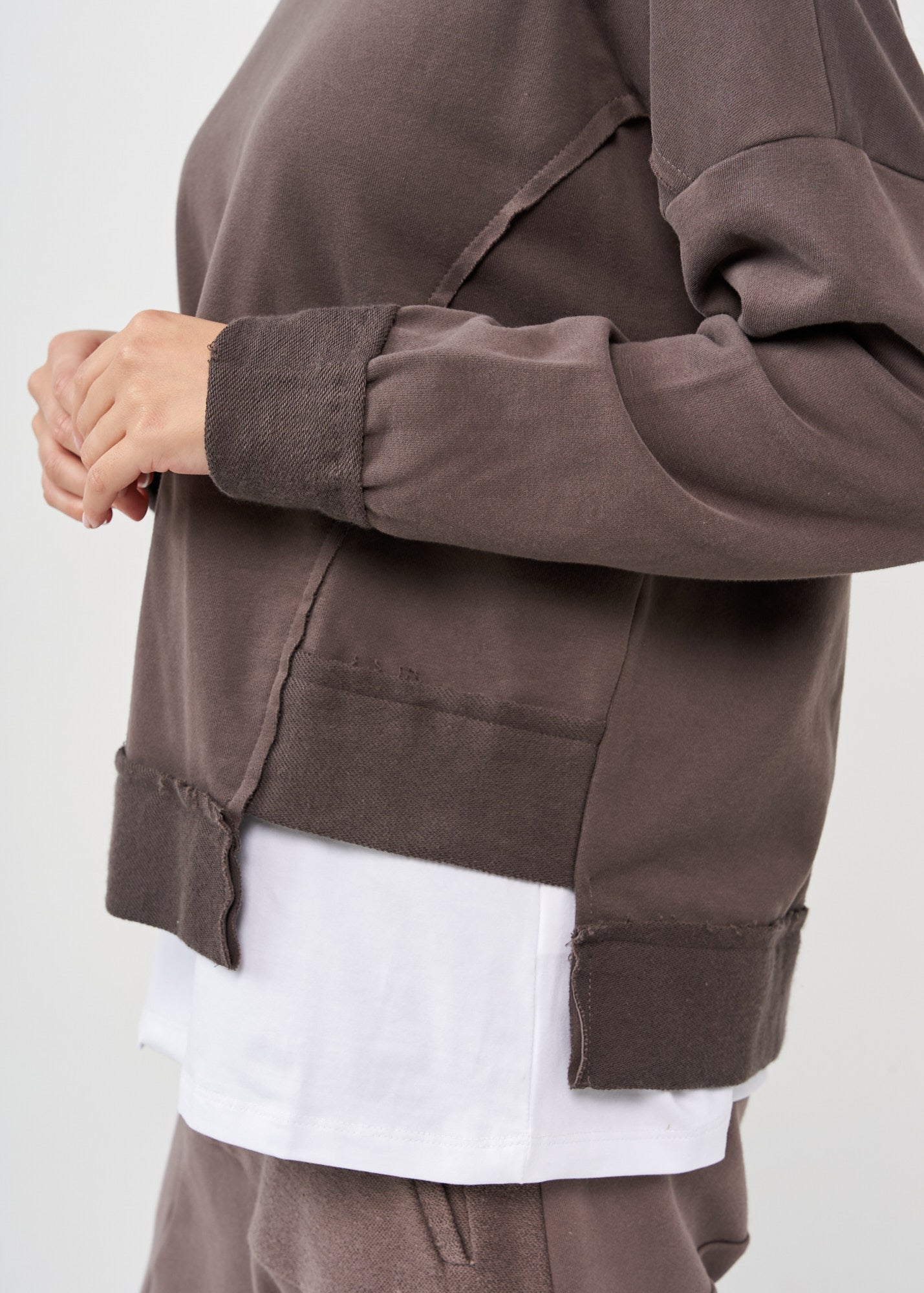 סווטשירט סיומת אסימטרית אפור כהה