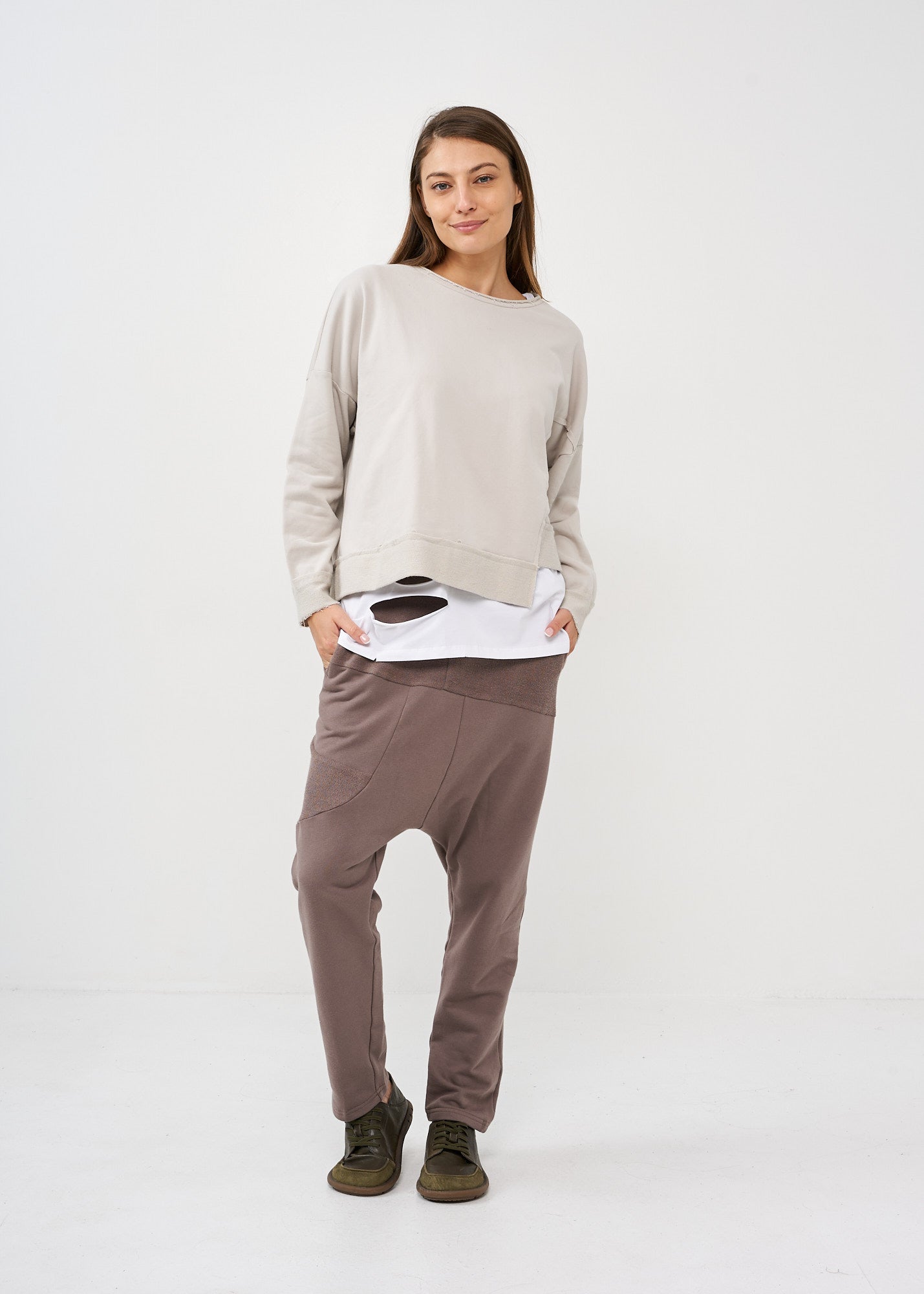 סווטשירט סיומת אסימטרית אפור בהיר