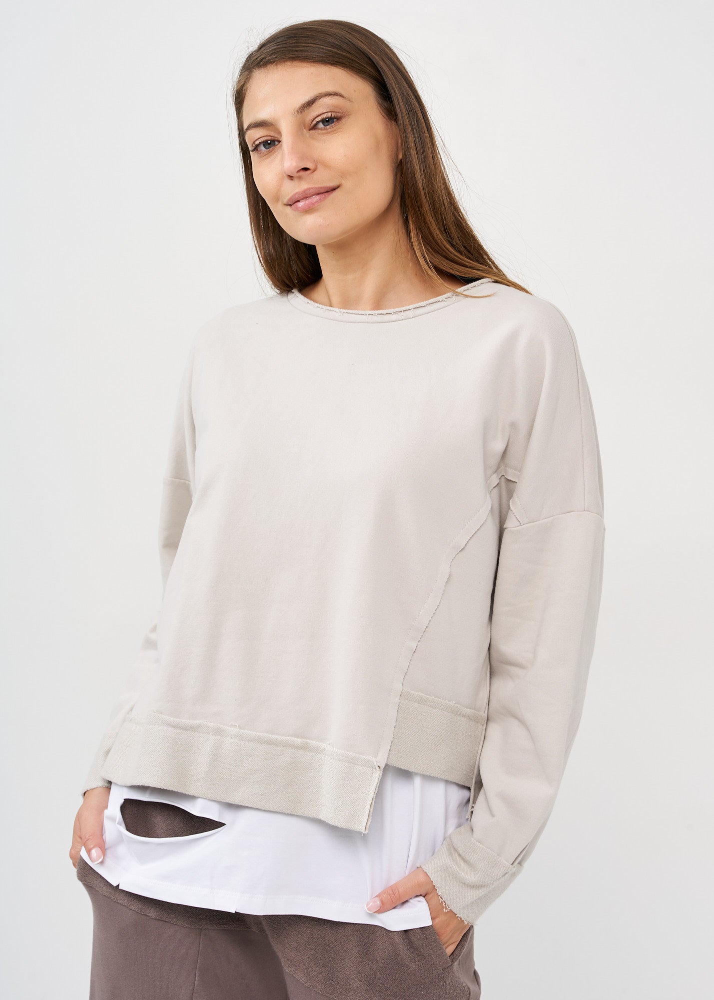 סווטשירט סיומת אסימטרית אפור בהיר