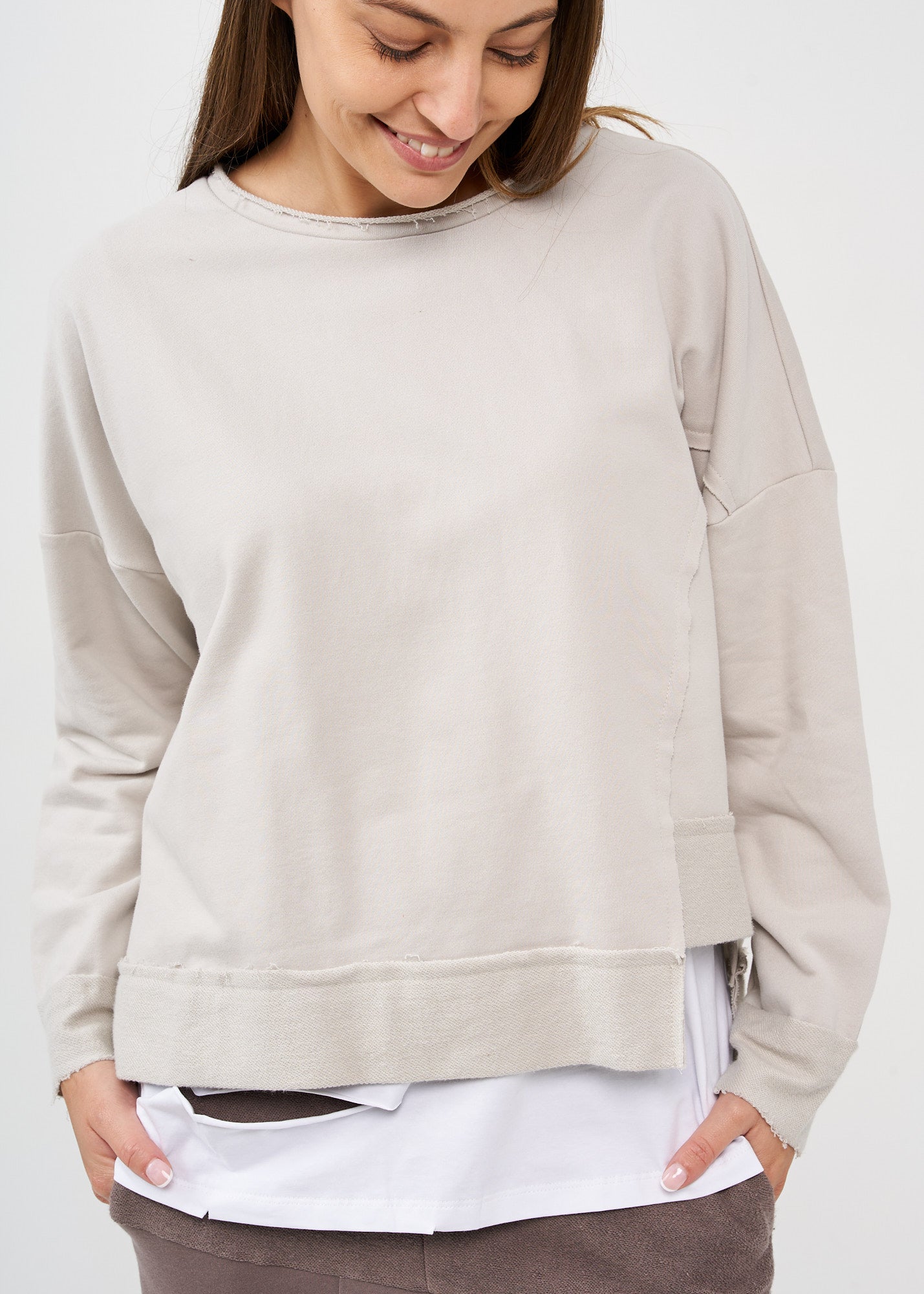 סווטשירט סיומת אסימטרית אפור בהיר