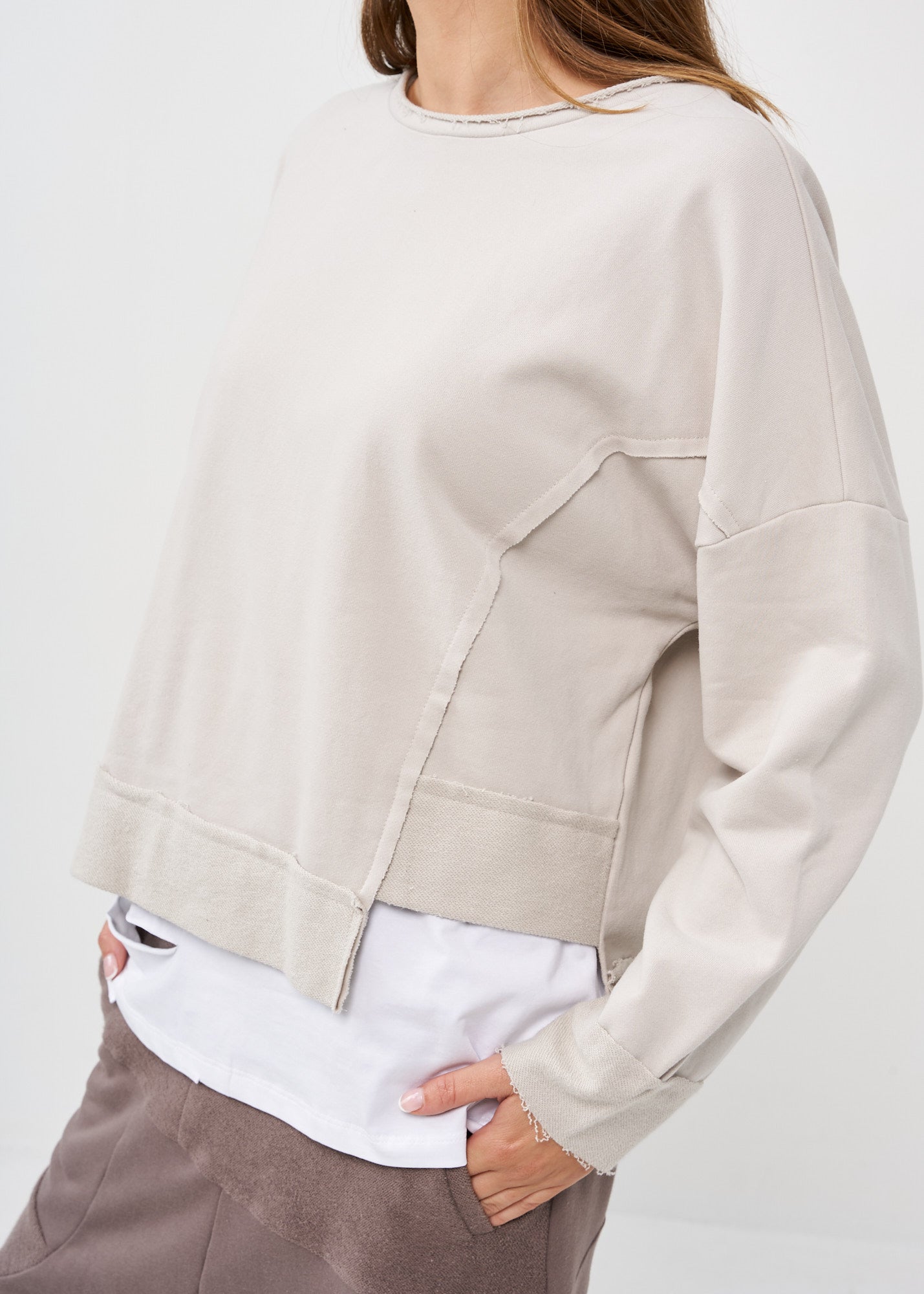 סווטשירט סיומת אסימטרית אפור בהיר