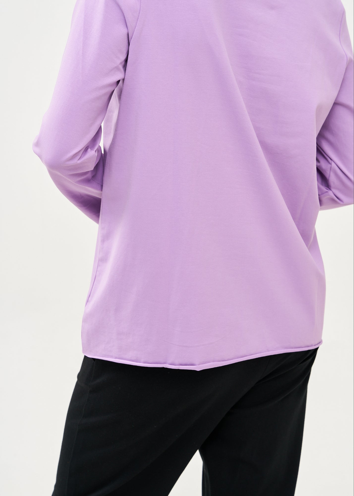 חולצה שרוול ארוך מפתח וסיומת מדורגת סגול