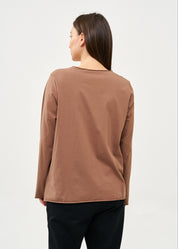 חולצה שרוול ארוך מפתח וסיומת מדורגת חום