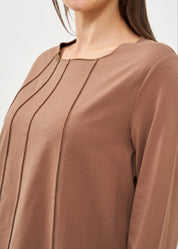 חולצה שרוול ארוך מפתח וסיומת מדורגת חום