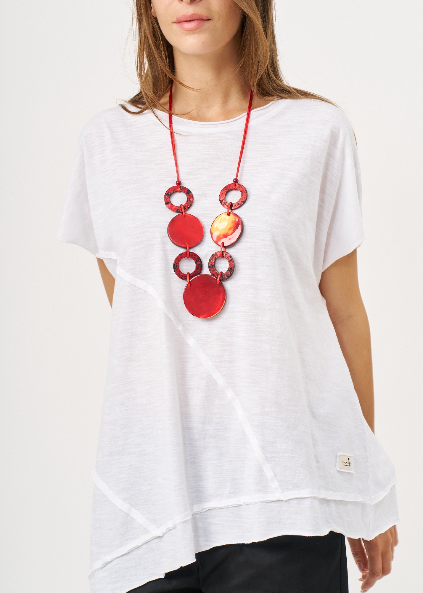 Short sleeve shirt with long side extension, white