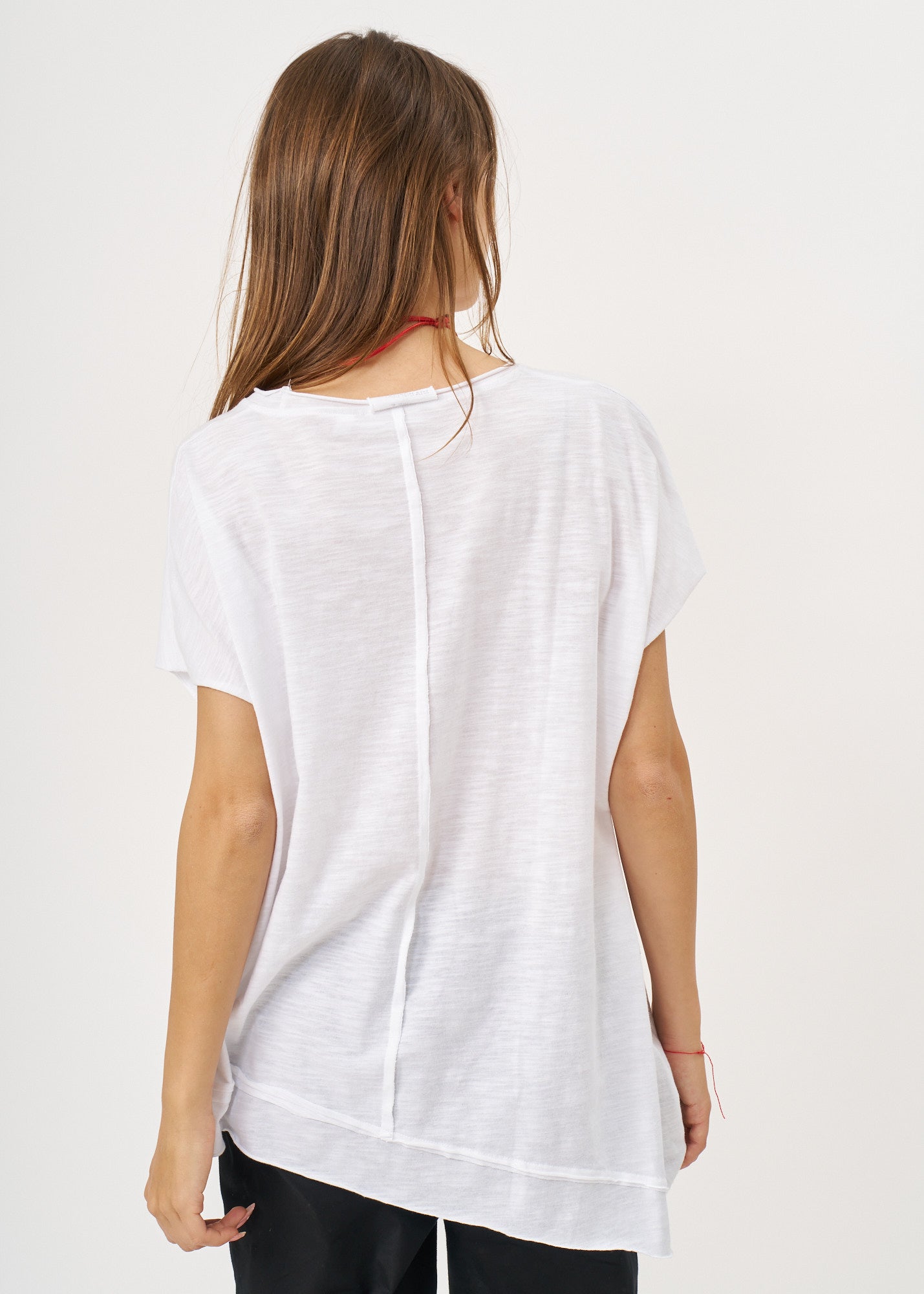 Short sleeve shirt with long side extension, white