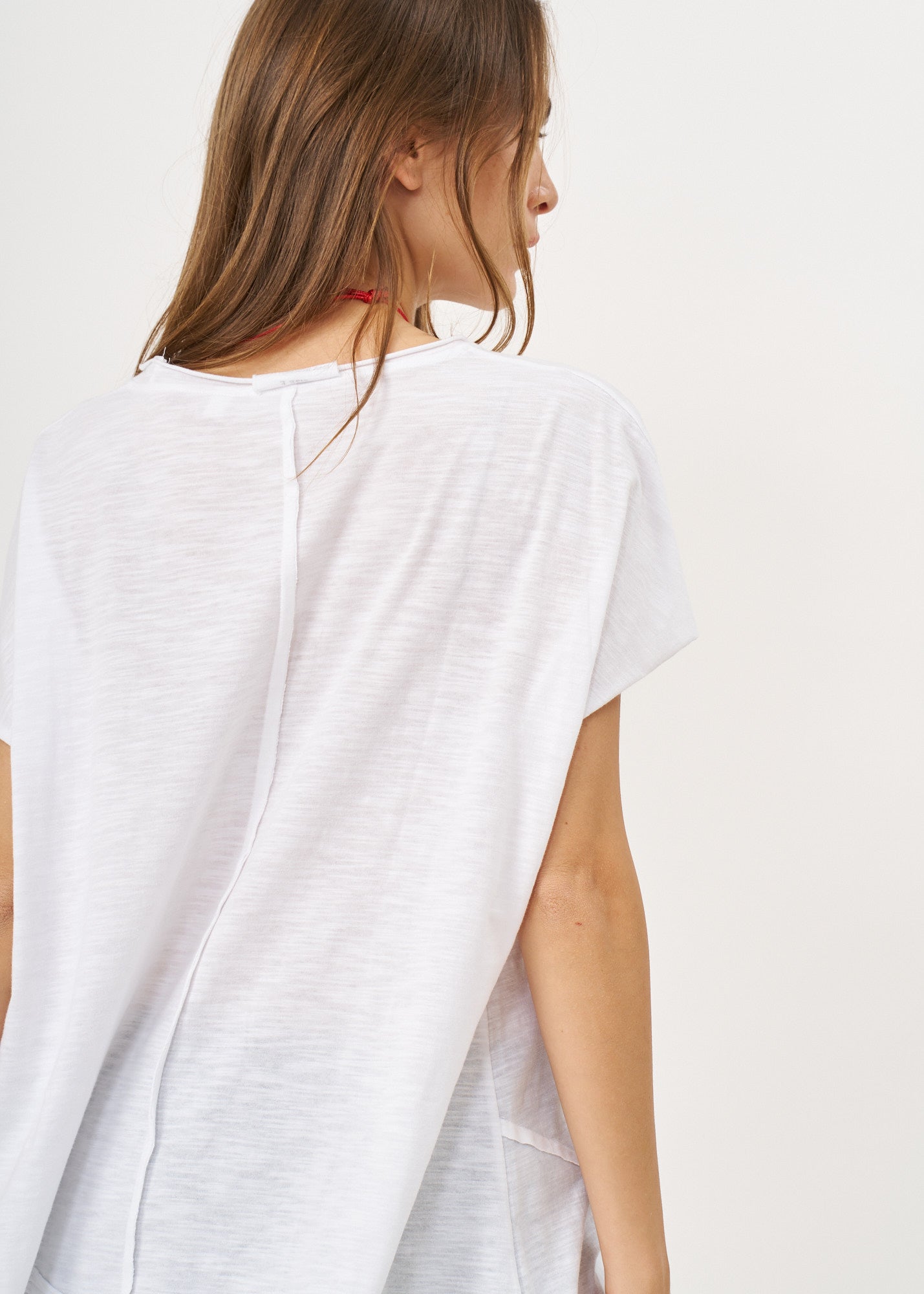 Short sleeve shirt with long side extension, white