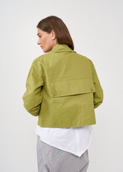 Three-button jacket and green rope