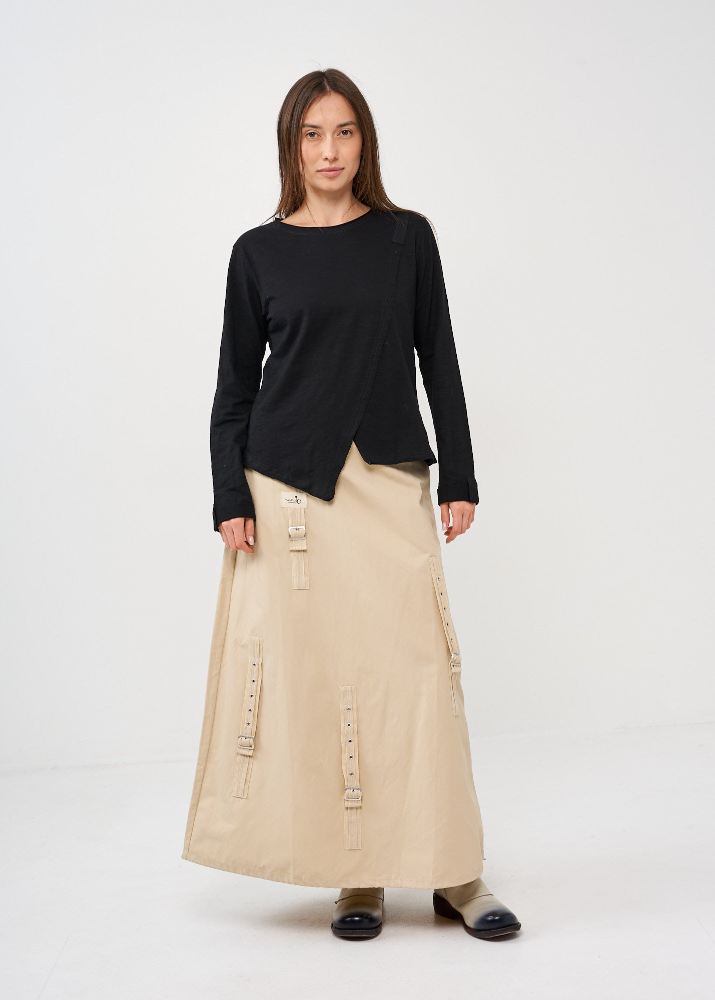 Long sleeve shirt with black ribbon combination