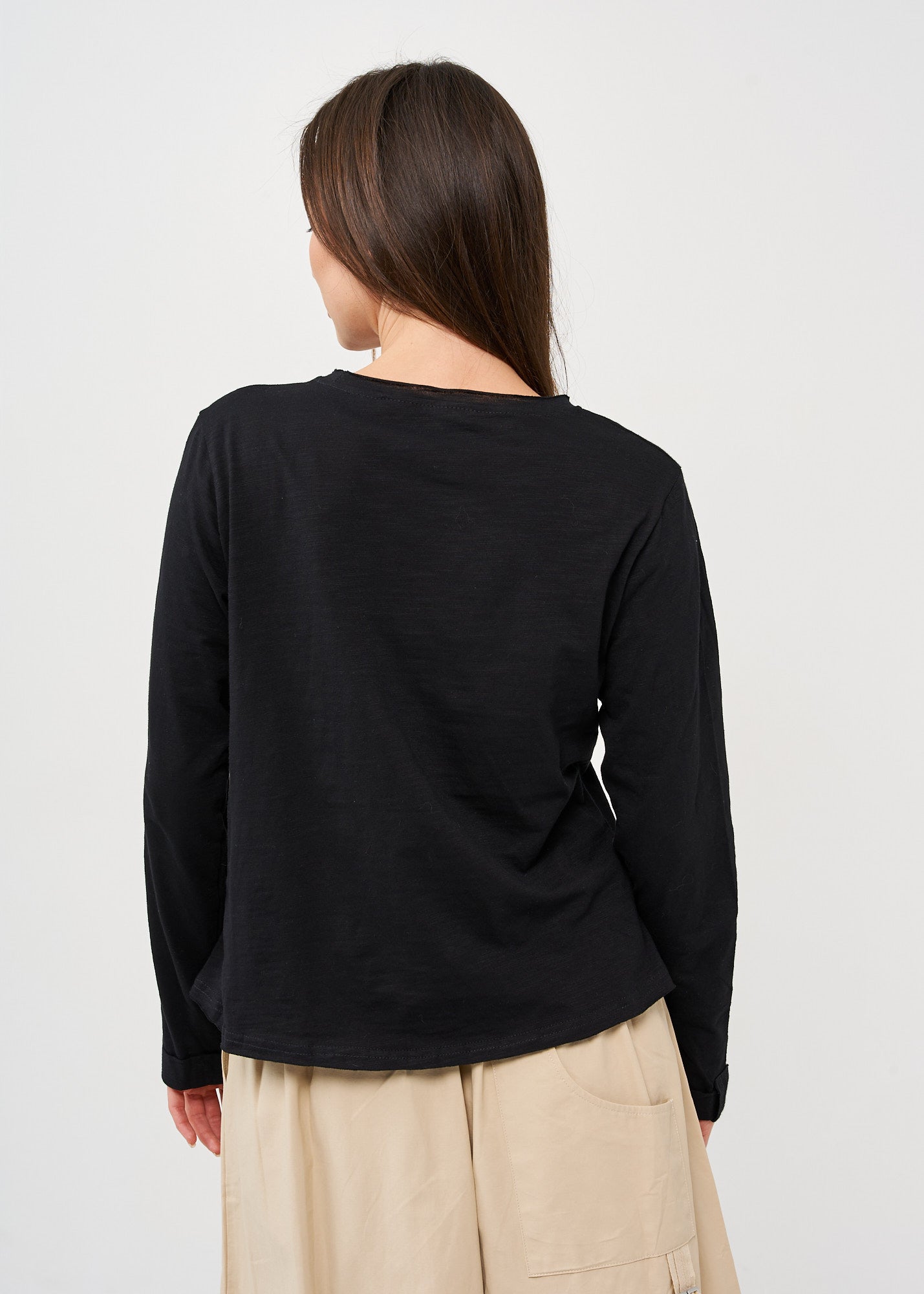 Long sleeve shirt with black ribbon combination