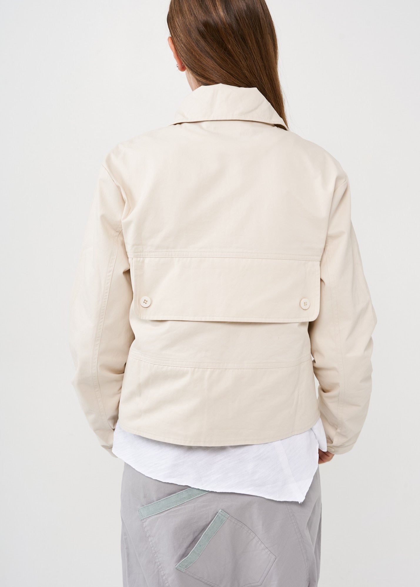 Three-button jacket and stone rope