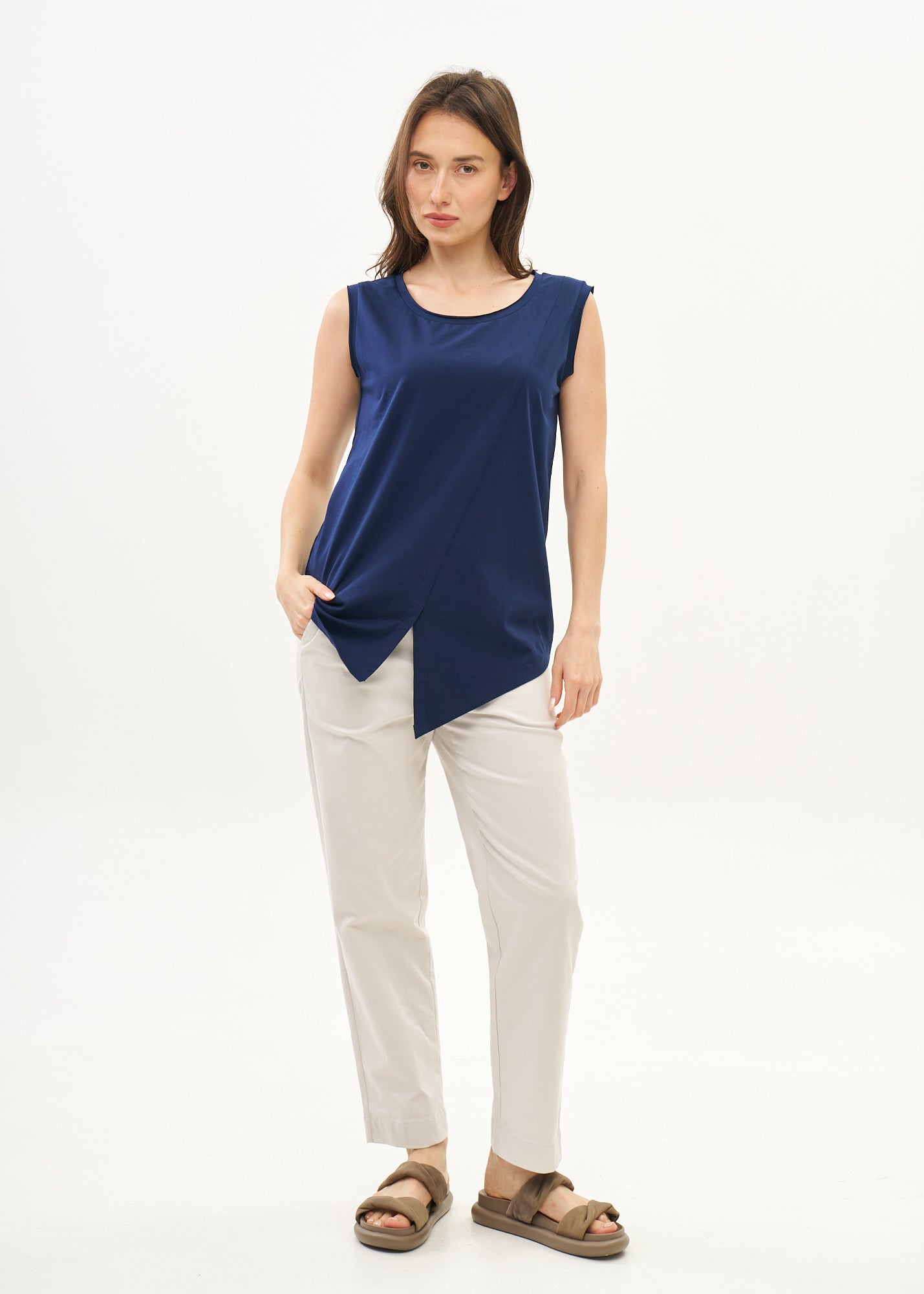 Tank top with diagonal stitching and dark blue spikes
