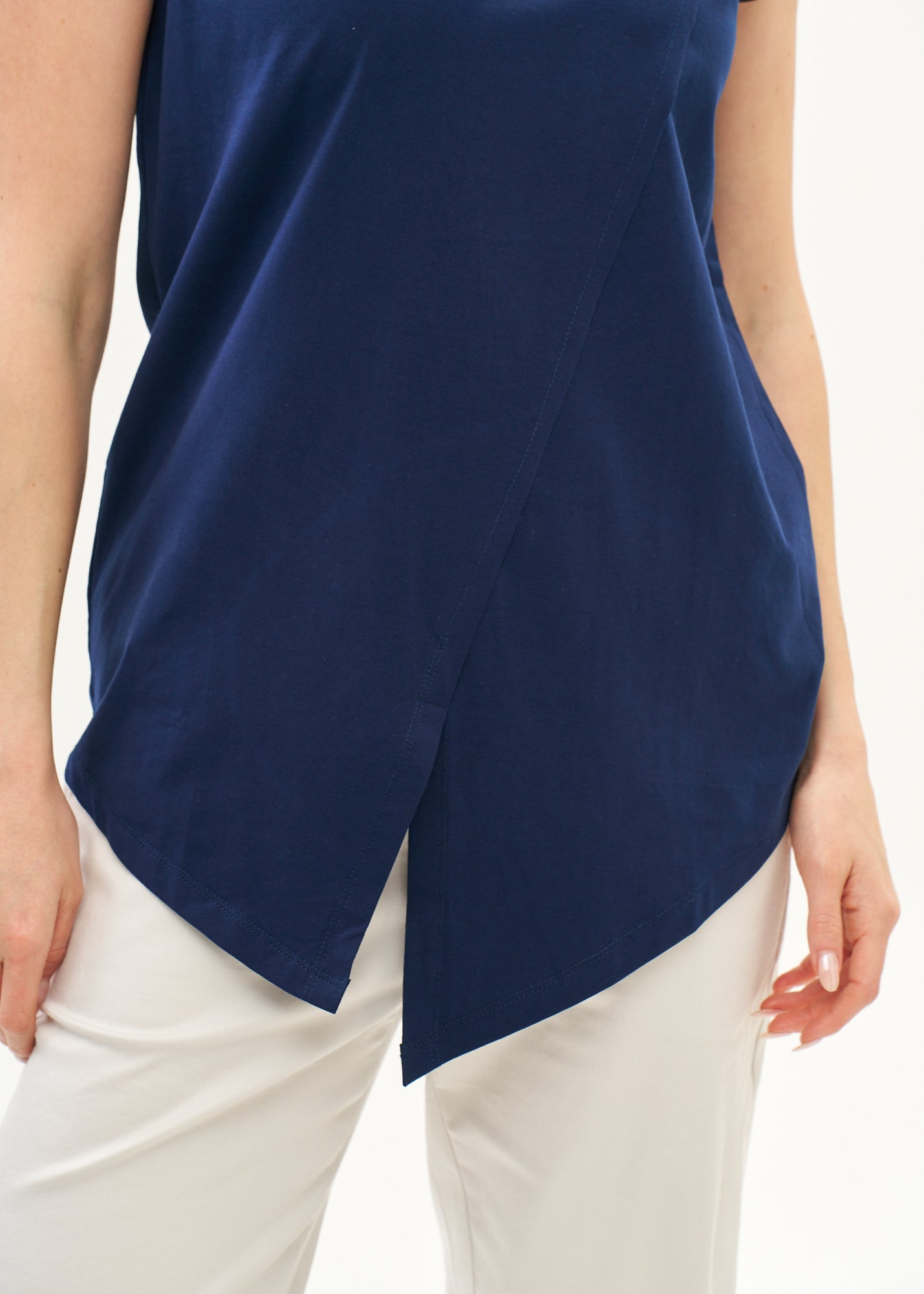 Tank top with diagonal stitching and dark blue spikes
