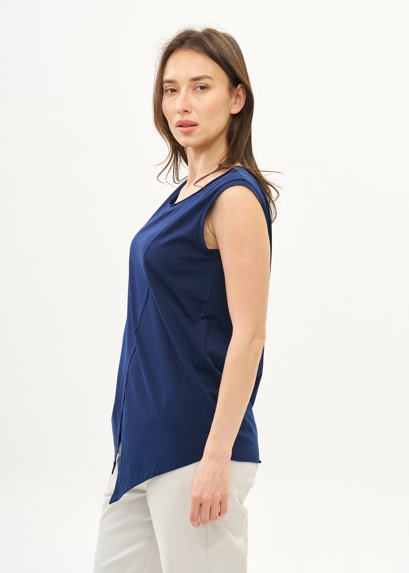 Tank top with diagonal stitching and dark blue spikes