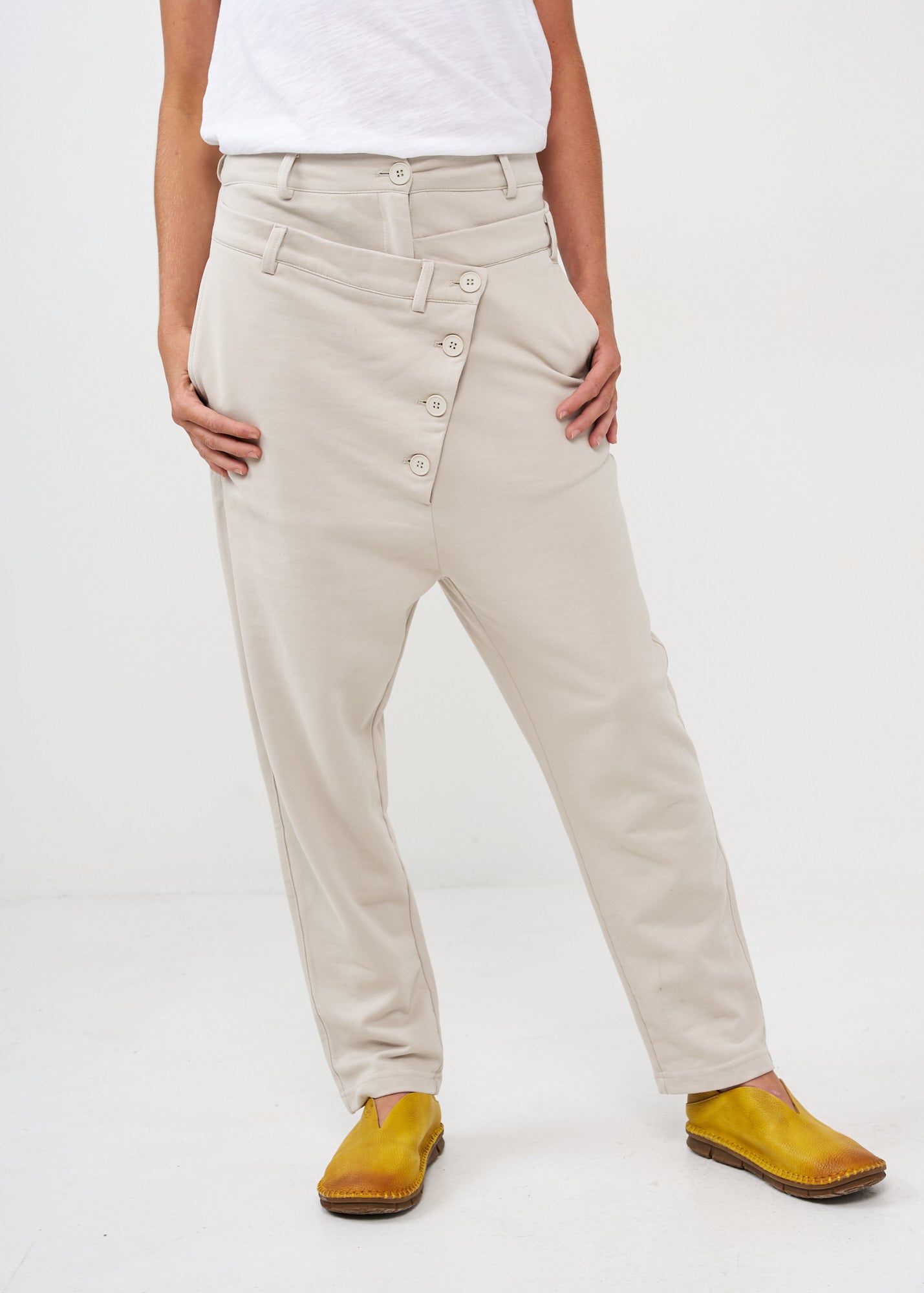 Stone Button Diagonal Belt Pants