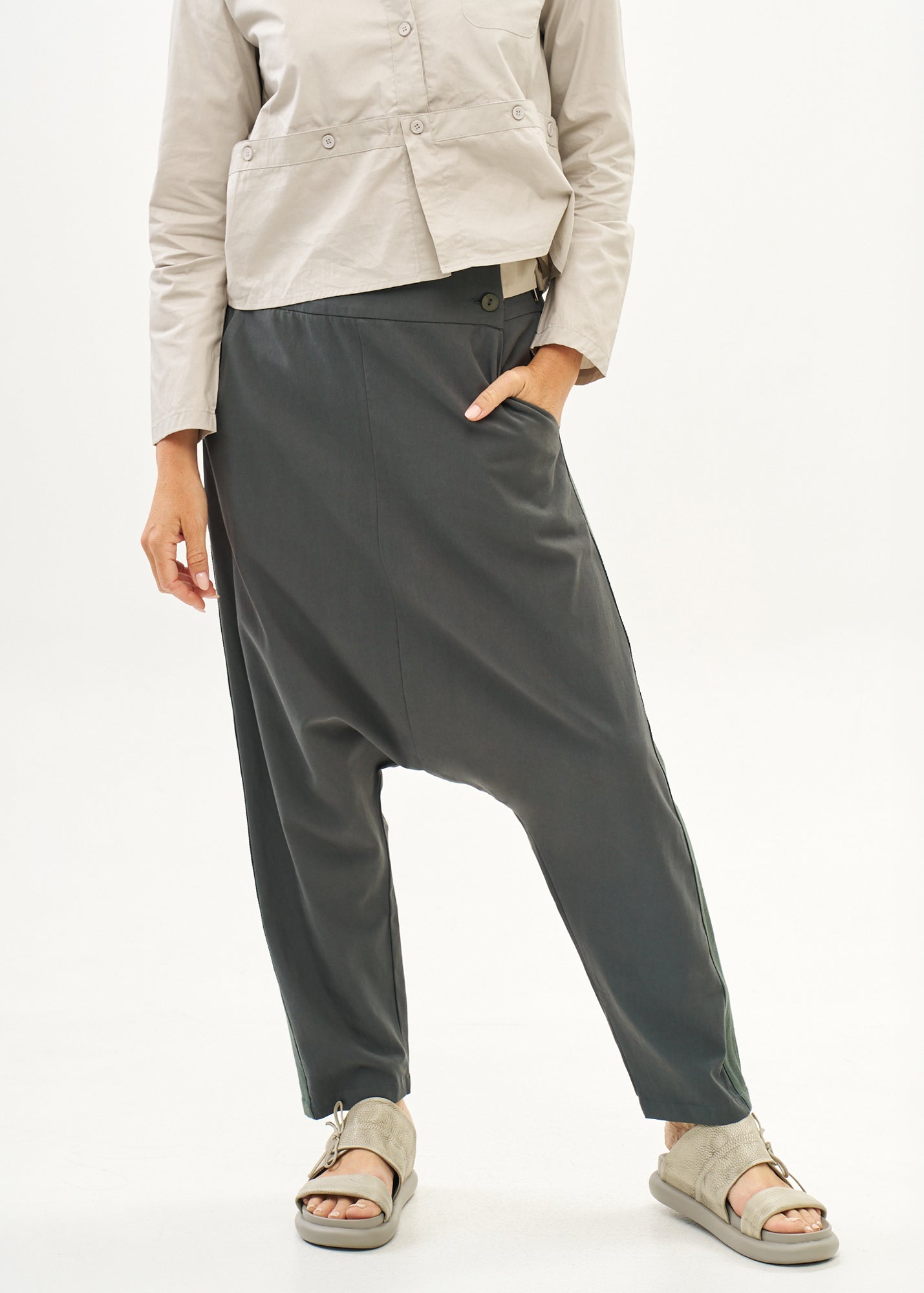 מכנסיים שני אבזמים שילוב סרט ירוק