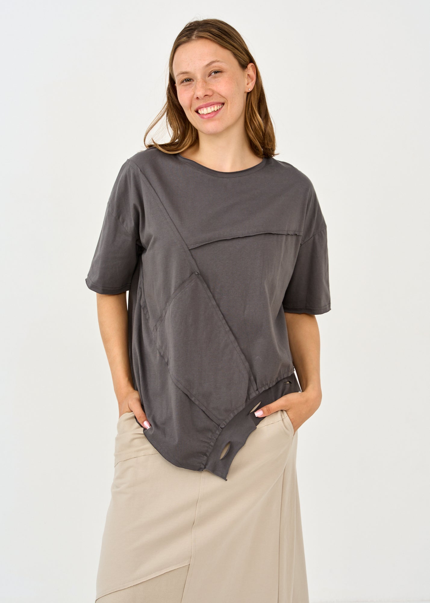 Short sleeve shirt with rounded asymmetric ending, dark gray