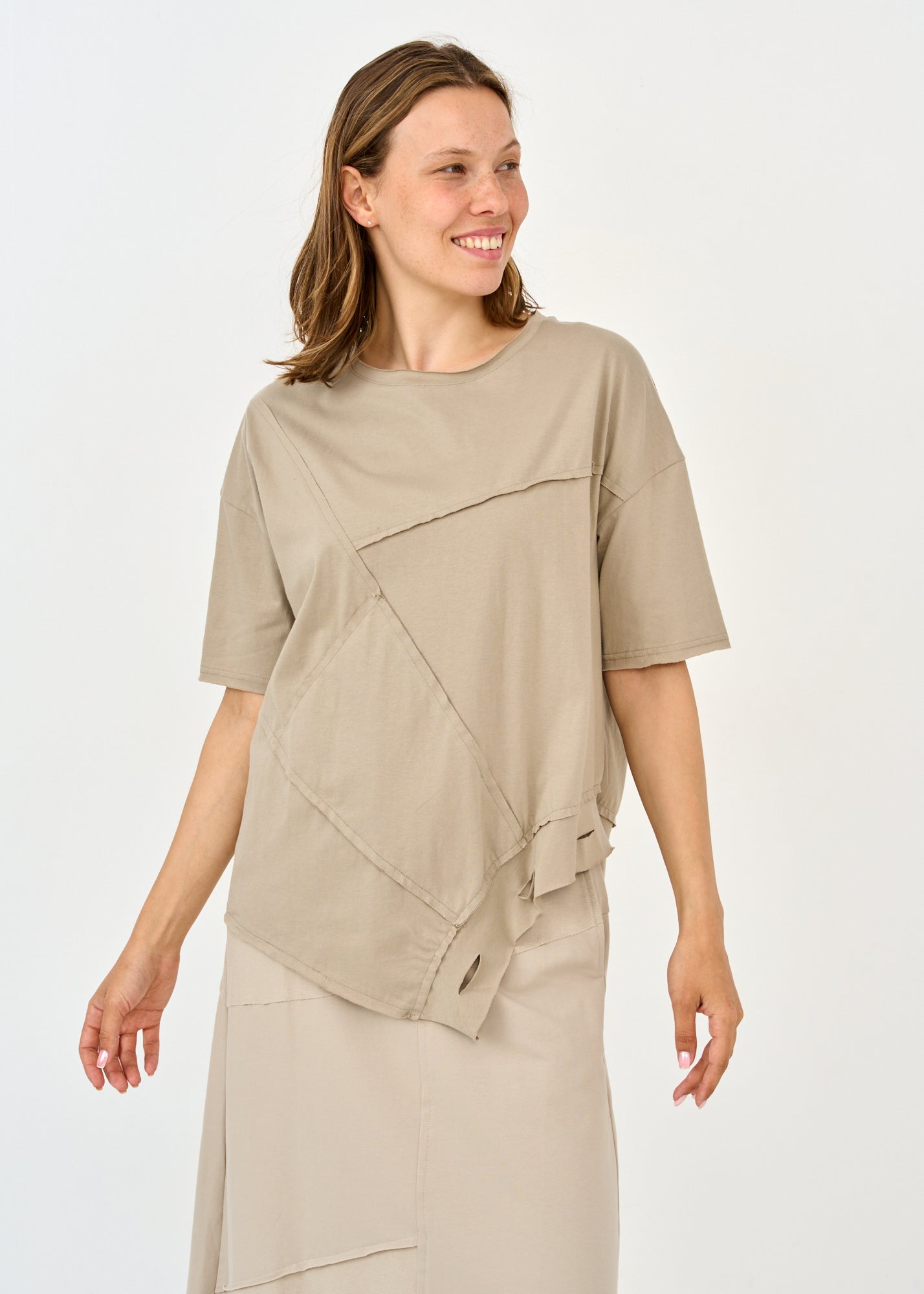 Beige short-sleeve shirt with asymmetric rounded ending